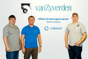 Links: Clinton van Zyverden (Van Zyverden, Inc.)
Mitte: Dirk Hund (VP Sales, Marketing & Customer Care, Leibinger GmbH)
Rechts: Gerald van Zyverden (Van Zyverden, Inc.)