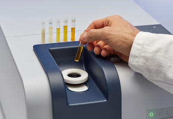 Sample Compartment with optional sample heater and automated background capability, allows easy measurements of liquids in cuvettes or disposable vials.