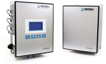 The XTC501 binary gas analyzer (on the left) and the XTP501 oxygen analyzer in the transmitter version (on the right) for safe areas