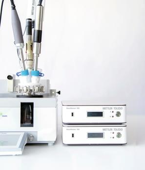ReactRaman in combination with an EasyMax lab reactor