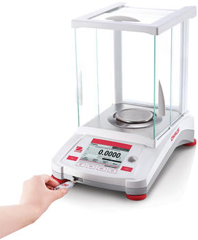 The easily accessible USB slot makes it so much more convenient to transfer your weighing data without having to connect the balance to a PC.