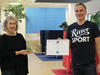 Petra Fix, Globale Nachhaltigkeits-kommunikation, und Andreas Ronken, CEO der Alfred Ritter GmbH & CO. KG, mit dem Ritter Sport